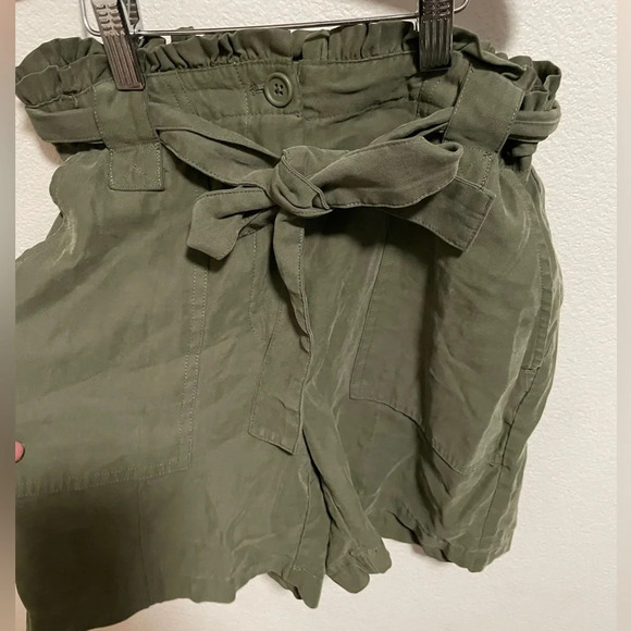 Nine West green paperback shorts size XS - Picture 3 of 7